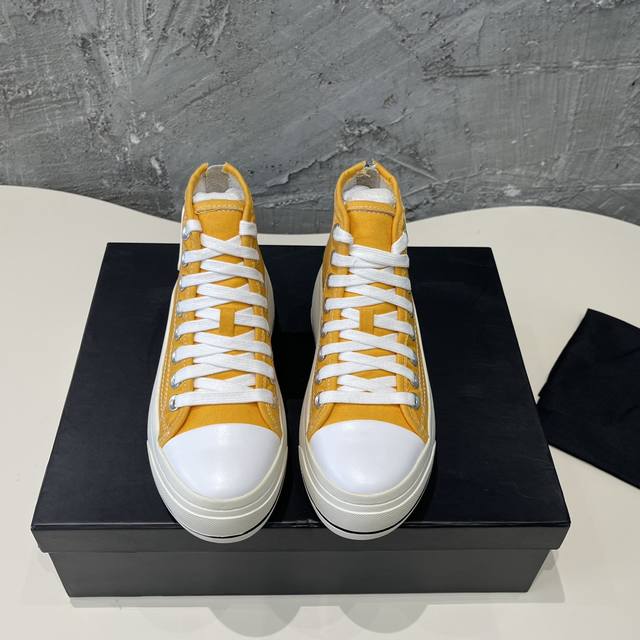 R13 Thick-soled high-top sneakers R13 thick-soled shoes are really Yyds. They in