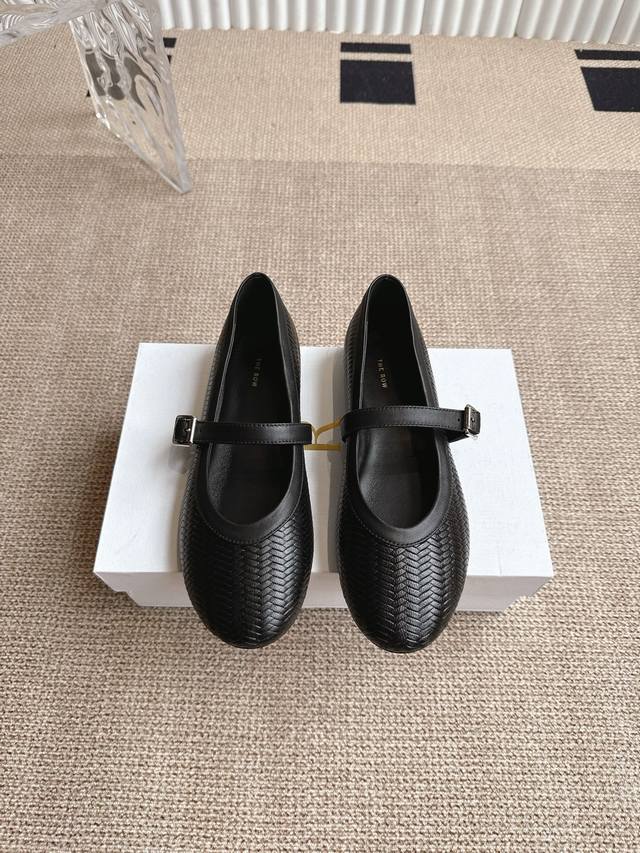 The Row 2025 Fall/Winter New Arrival: Minimalist Round-Toe Ballerinas. The Row's