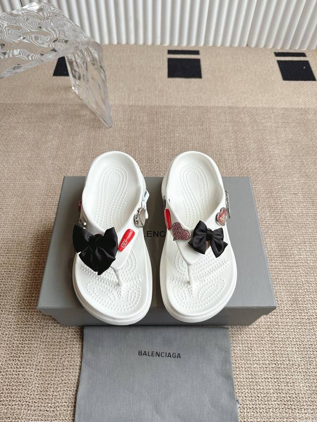 Balenciaga's new summer 25Ss bow-knot platform sandals DDD. The upper is adorned