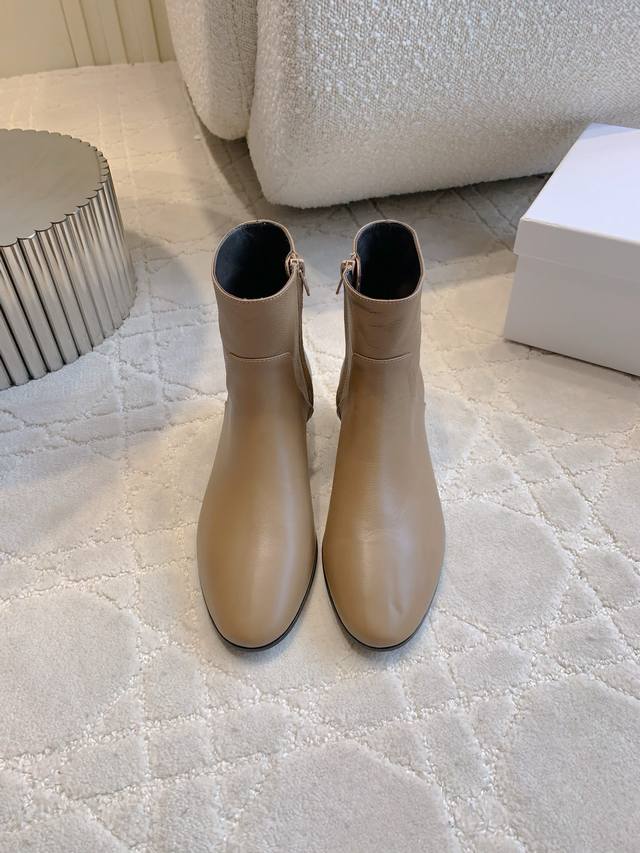 The Row's new minimalist ankle boots offer a simple, high-end feel. The shoes ar