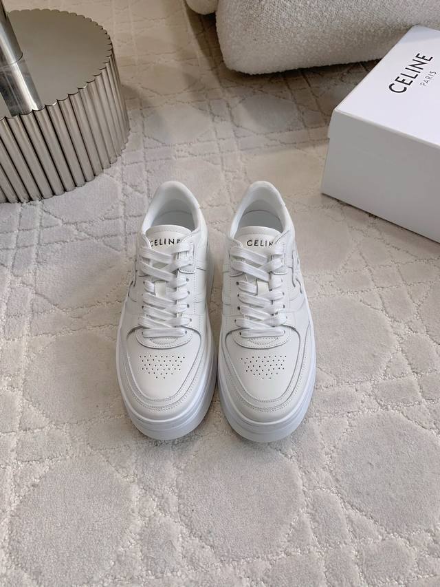 Thin sole and thick sole Celin*'s new thick-soled shoes are classic and versatil