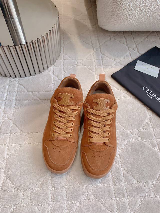 Unisex Celin*'s newest flats sneakers, classic colors, versatile and timeless.
