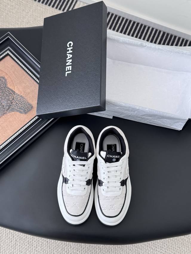 Chanel 25C new Silver Horn King sports casual shoes DDD. A versatile white shoe