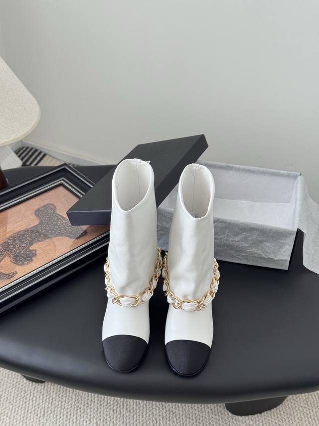Chanel 25K new chain rider boots A timeless classic and a perennial wardrobe sta
