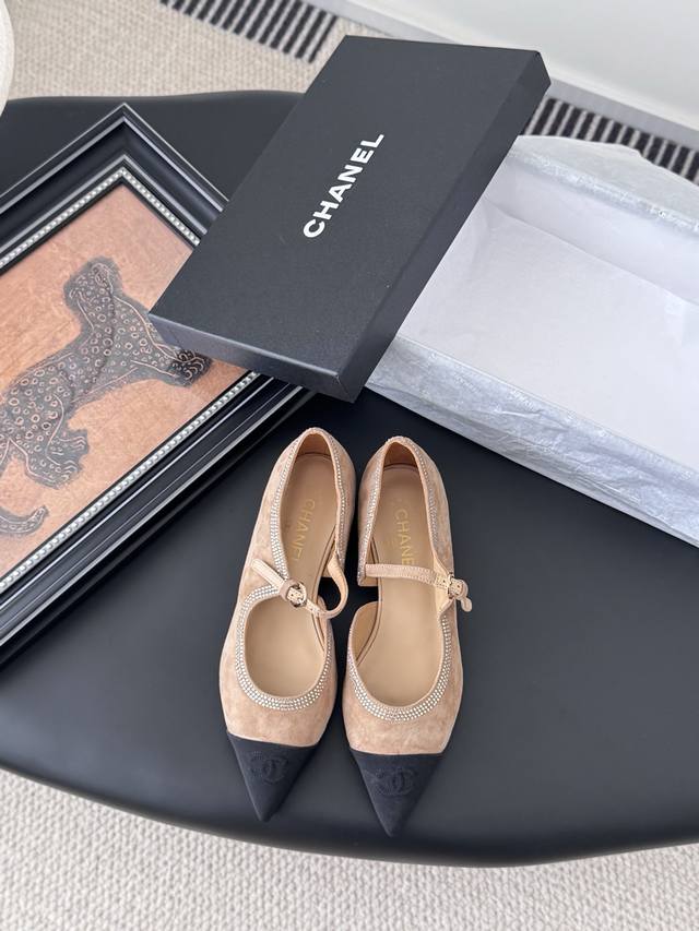 Chanel 25C new pointed toe shoes DDD. It's hard not to love the stunning Mary Ja