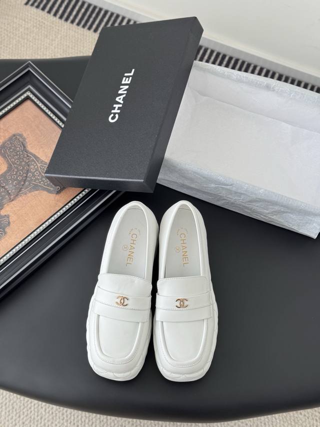 Chanel 25C new diamond-patterned platform shoes DDD. Diamond-patterned thick-sol
