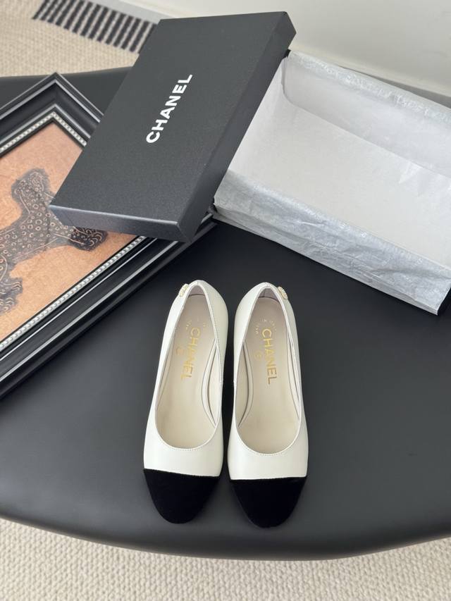 Chanel 25C new Mary Jane shoes The beautiful Mary Jane series is hard not to lov
