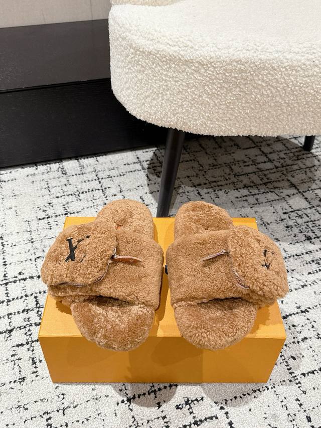 Louis Vuitton 25Ss new autumn and winter Lv wallet furry slippers These furry sl