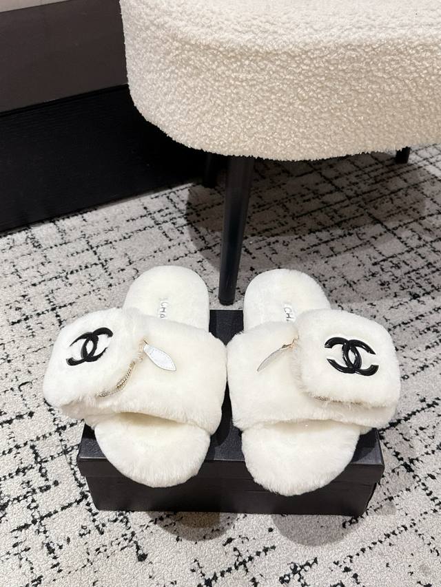 Chanel Xiaoxiang 25Ss autumn and winter new wallet double C furry slippers This
