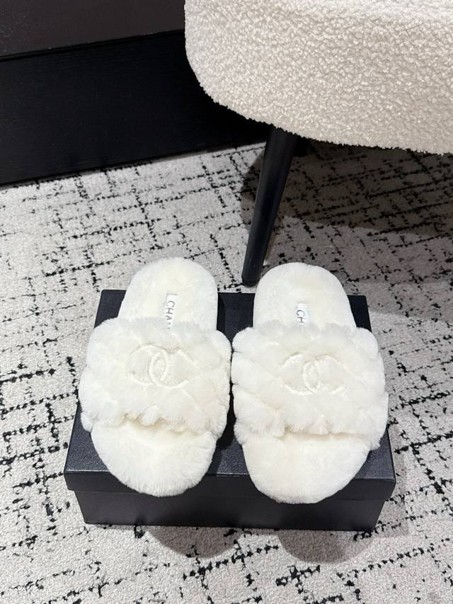 Chanel Xiaoxiang 25Ss autumn and winter new double C fur slippers This fur slipp
