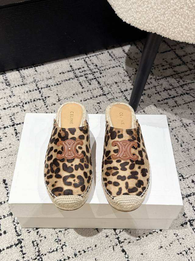 Celine's new Spring/Summer 25 logo straw Birkenstock open-toe slippers DDD. Thes