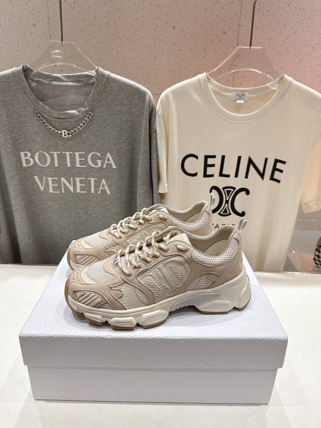 Top quality classic casual sneakers Original mold creation All details welcome t