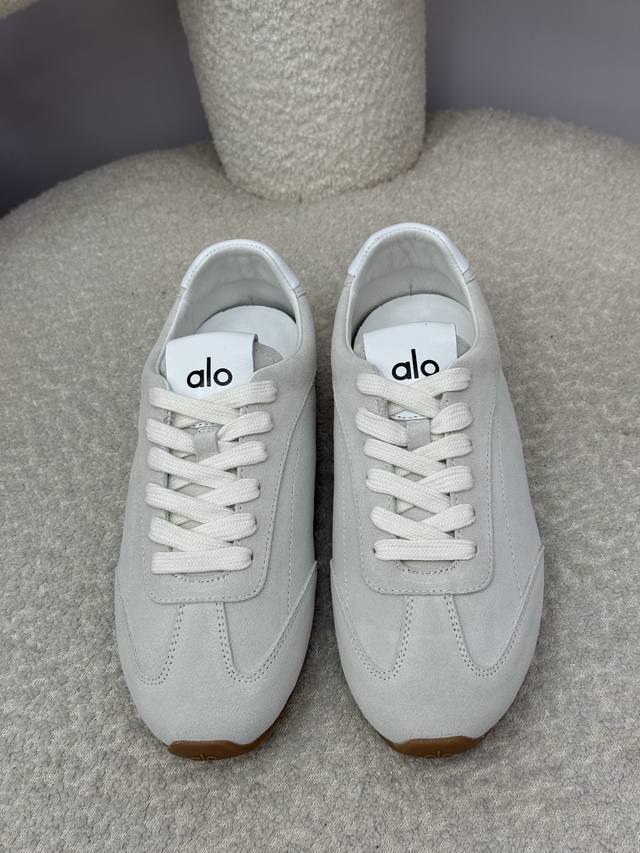 Top-quality Alo Ss25 New Fall Alo shoes. These thin-soled Alo shoes embody the c