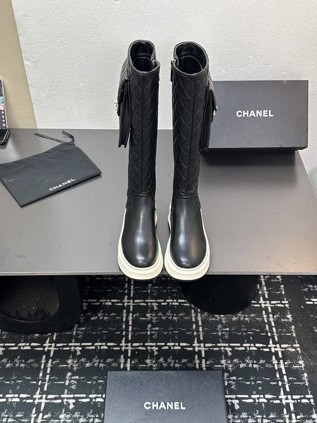 Chanel 2025S autumn and winter series thick-soled high short boots, the high and