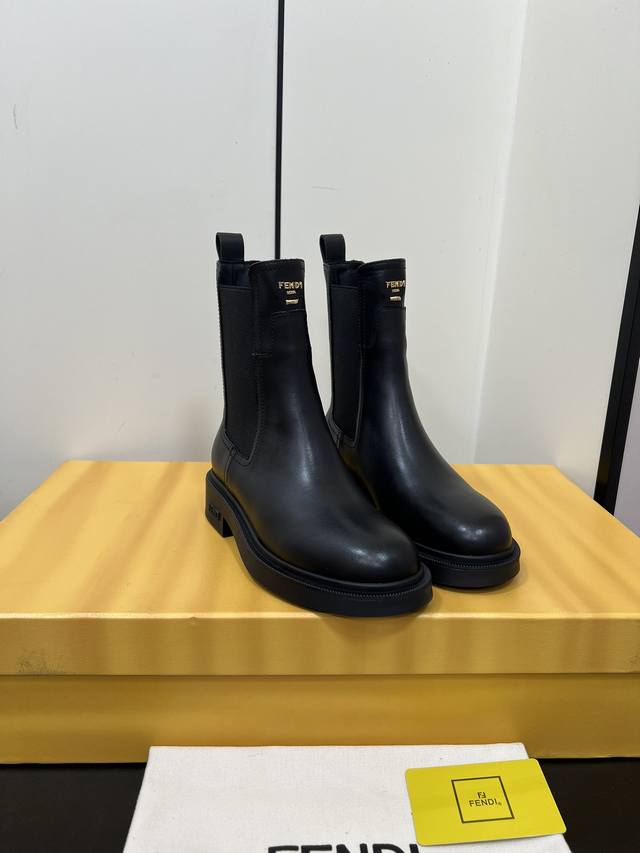 Fendi Ss new autumn and winter Chelsea boots Fendi has released another beautifu