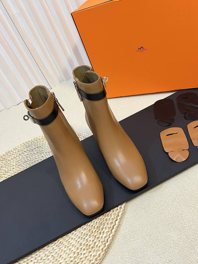 Factory: Herm*S new autumn/winter ankle boots. Top-quality Herm