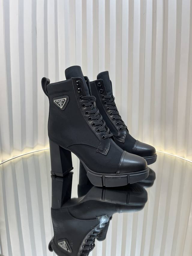 Top quality Prada Fw New Arrival~ Prada high-heeled platform boots. Full of desi
