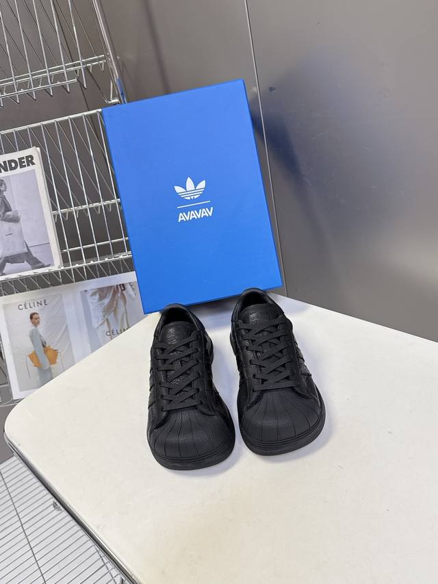 Adidas' latest fall/winter sneakers, DDD, are highly recommended by celebrities