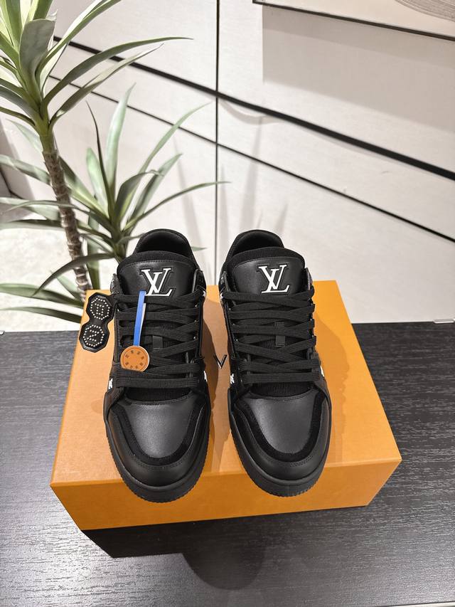 Factory Price: This Lv Trainer sneaker pays tribute to the collaboration betwee