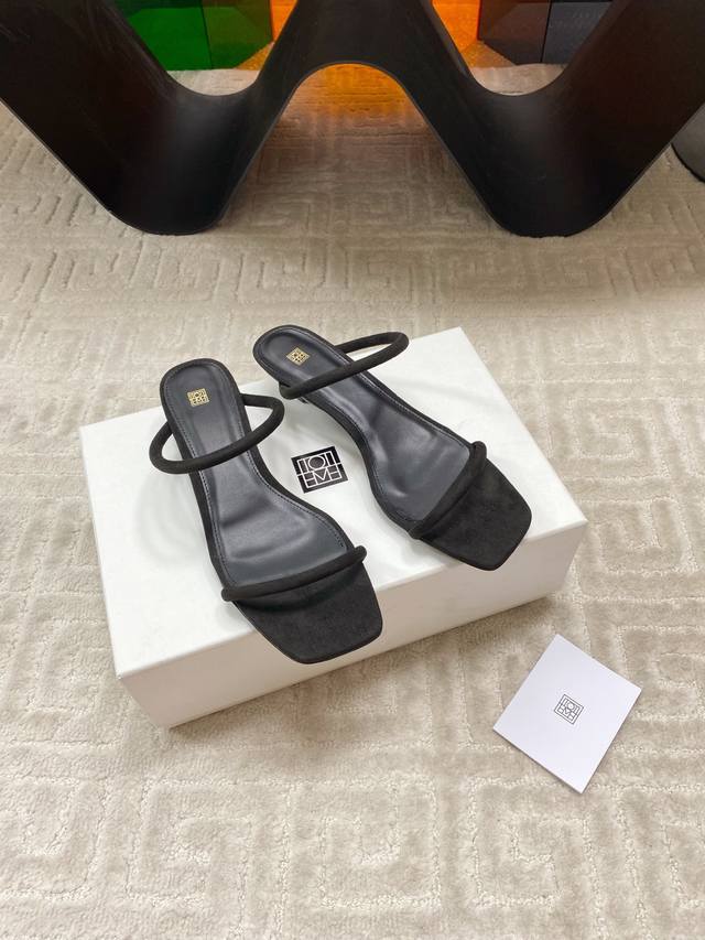 Factory-made Toteme 25Ss new spring/summer French kitten heel flip flops. Minim