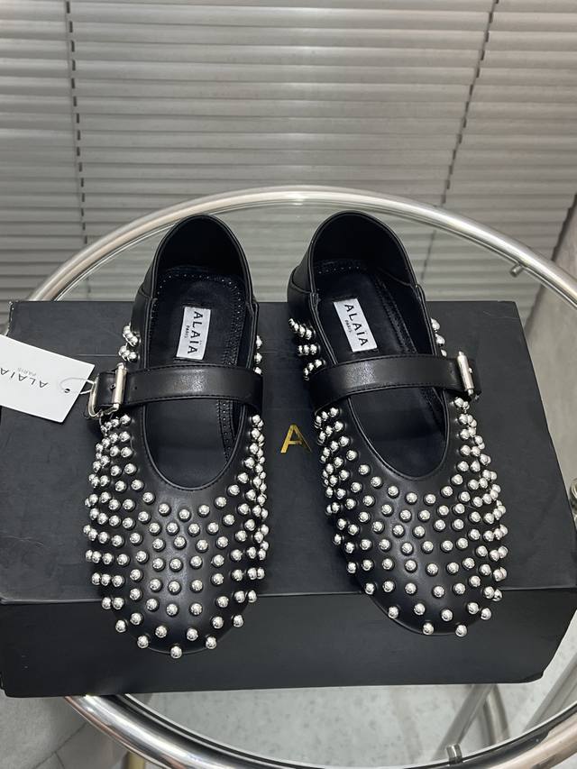 Factory Alaia new ballet flats! sweet and cool ballet style, a popular ballet f