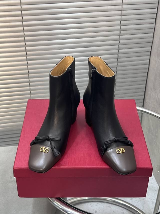 Factory Valentino's new autumn and winter bow color-blocked ankle boots DDD. Th