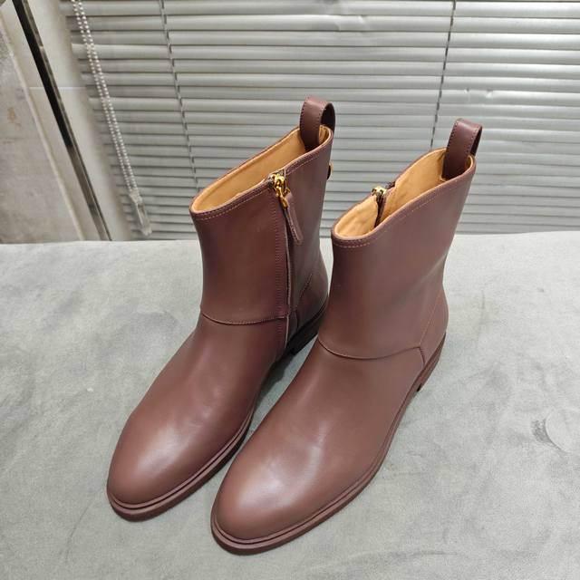 Loropiana new style short boots Fabric: Cowhide Lining: Cowhide Outsole: Non-sli