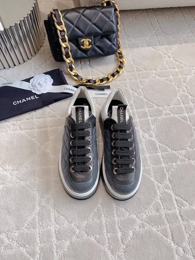 Chane*'s new thick-soled casual shoes are versatile and versatile. The thick sol