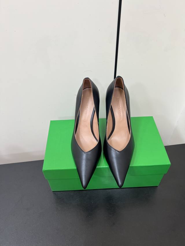 Bv Puntas wedge-heeled shoes DDD. The custom version took four months to develop