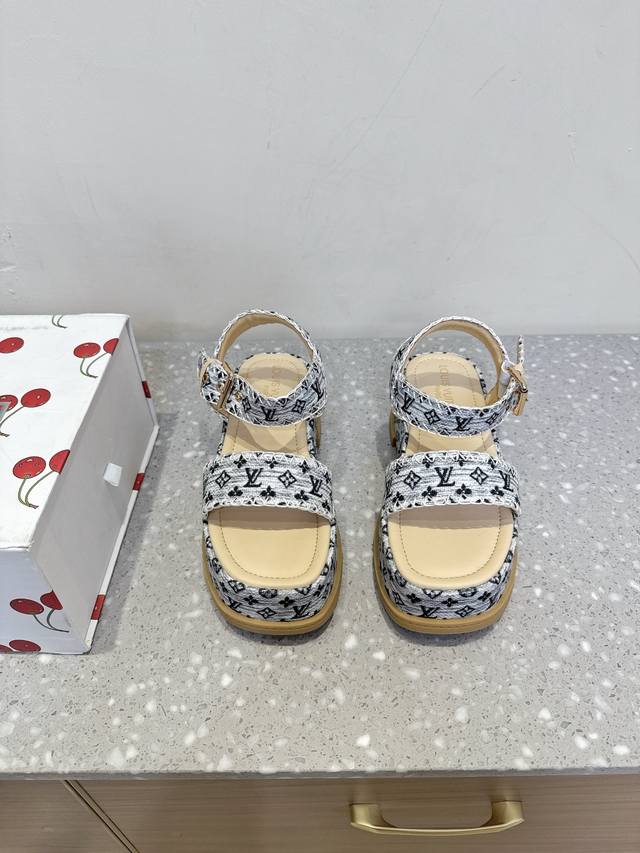 Louis Vuitton's new platform sandals for the Spring/Summer 2025 collection. Thes