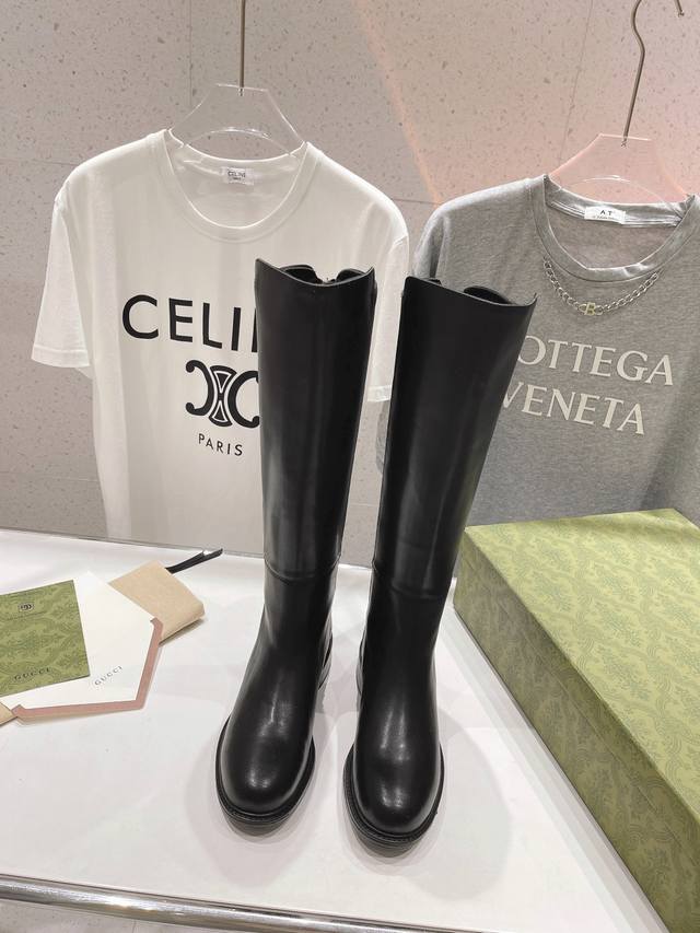 Top-of-the-line classic long boots, new fall/winter styles. A runway hit, origi