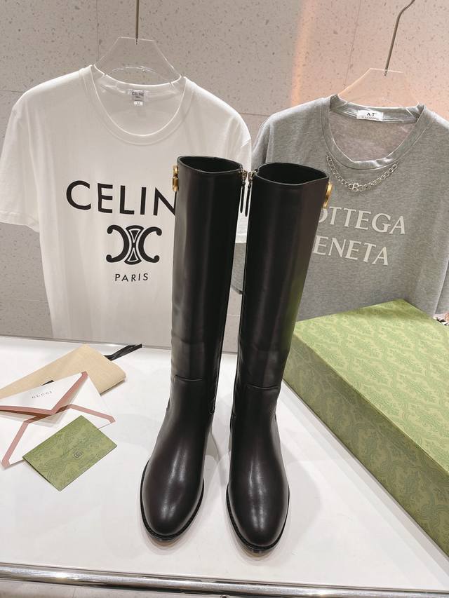 Top-of-the-line classic long boots, new fall/winter styles. A runway hit, origi