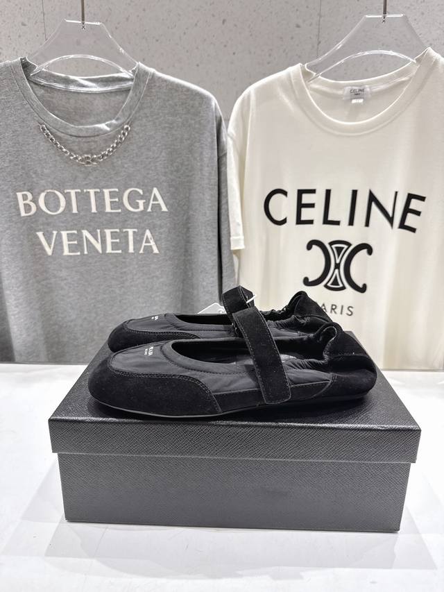 New Velcro casual shoes DDD. Soft rubber sole known for its "walking on clouds"
