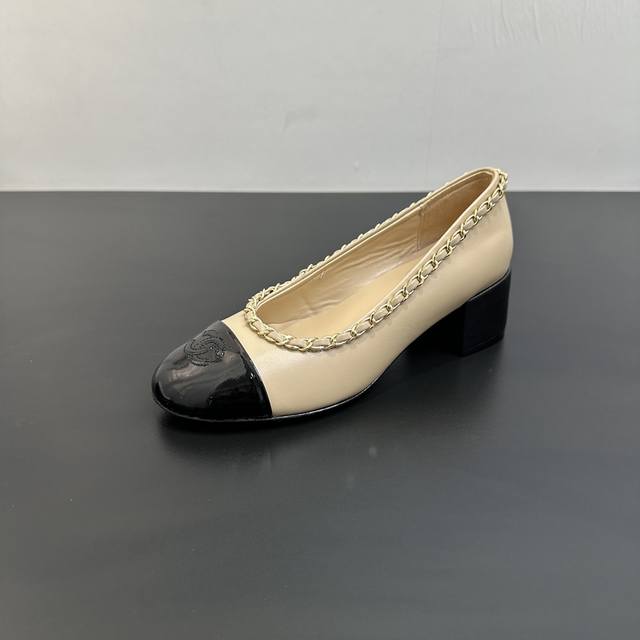 Early Fall New Chanel 25B Small Chanel Chain Double C Single Shoe Flat Sole Blo