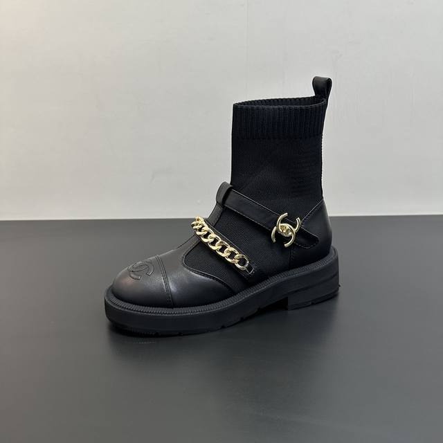 2025 Chanel socks and flying chain ankle boots, a must-have item for this autumn