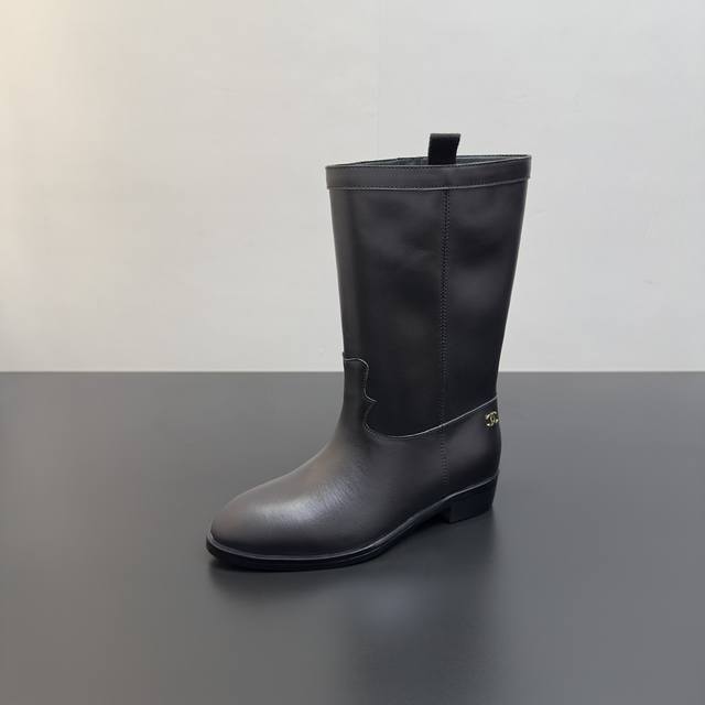 Chanel's new fall/winter slip-on boots, DDD, are super comfortable and versatile