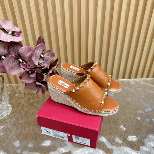 Valentino Garavani fast shipping, top-tier purchasing agent, top-of-the-line fis