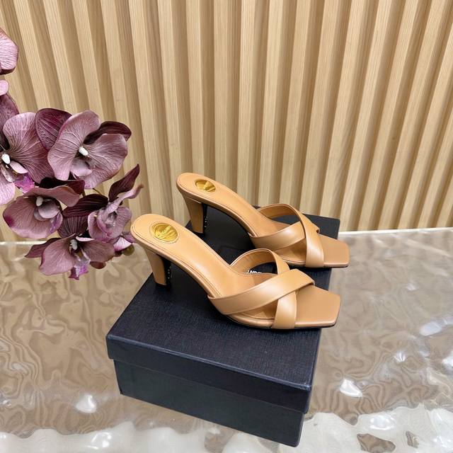 Saint Laurent Ysl Spring/Summer catwalk-inspired chunky-heeled sandals Numerous