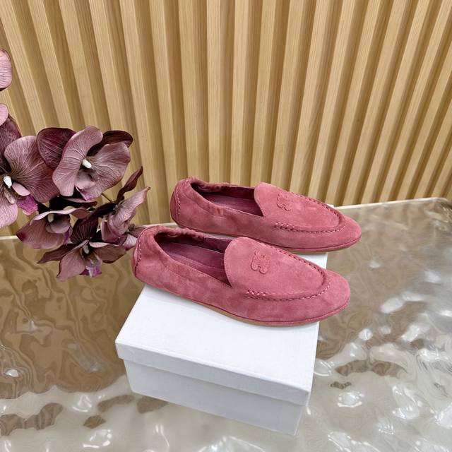 Celine 's latest autumn and winter Arc de Triomphe loafers with thin soles DDD.