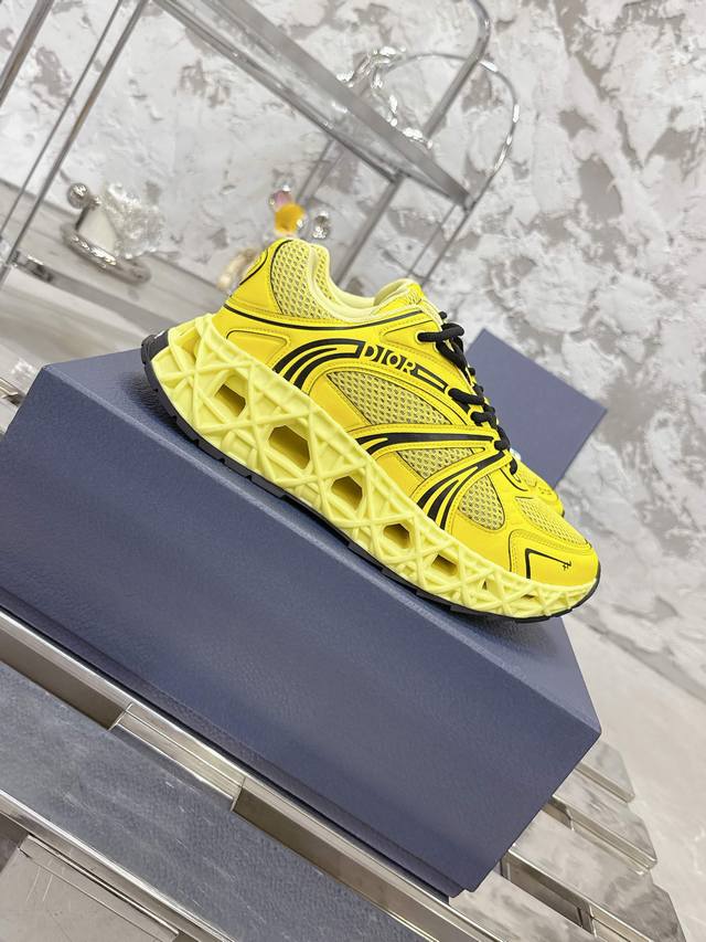 Top-of-the-line edition!!! Dior B35 Spring/Summer Luxury Tribal Dior's Spring/Su