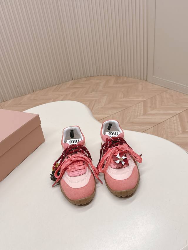 Miu Miu 25Ss spring/summer new models show the runway. Miu Miu Dexun shoes, cas