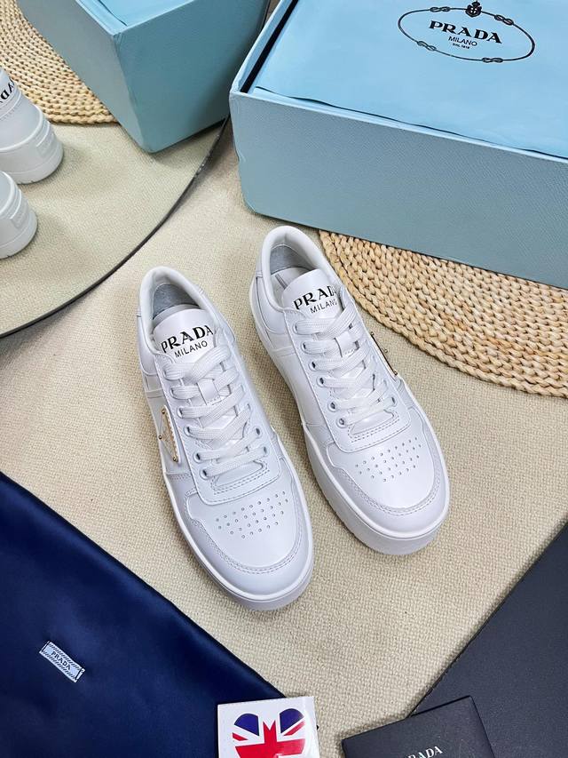 Top-of-the-line Prada 24Ss Thick-Sole White Sneakers (DDD) Continuing the timel
