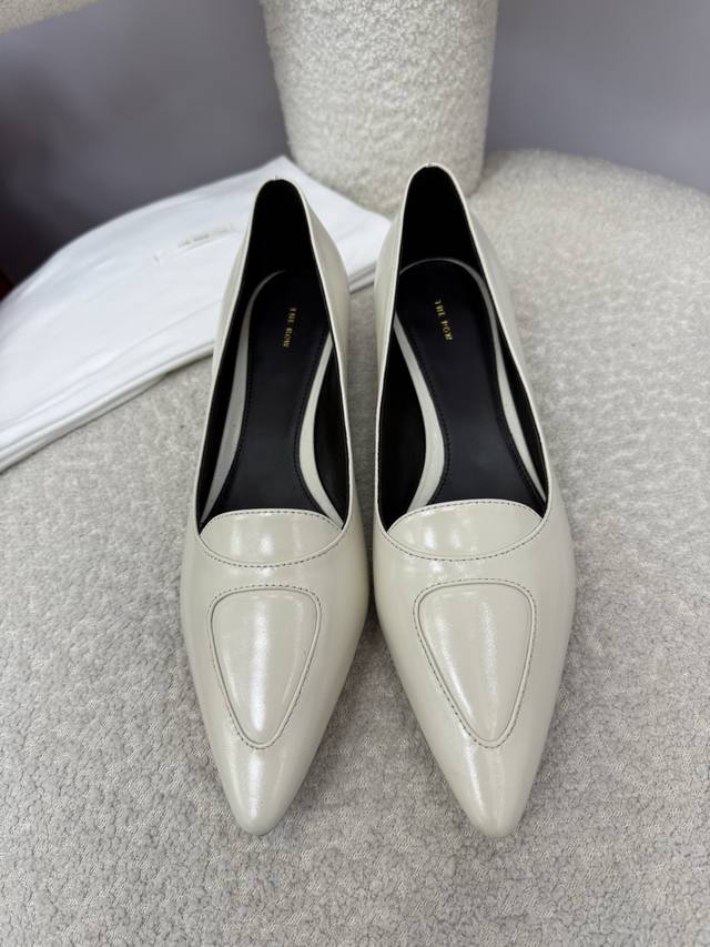 Top quality The Row Ss25 New Arrival~ * 2025 Early Fall new kitten heel flats DD