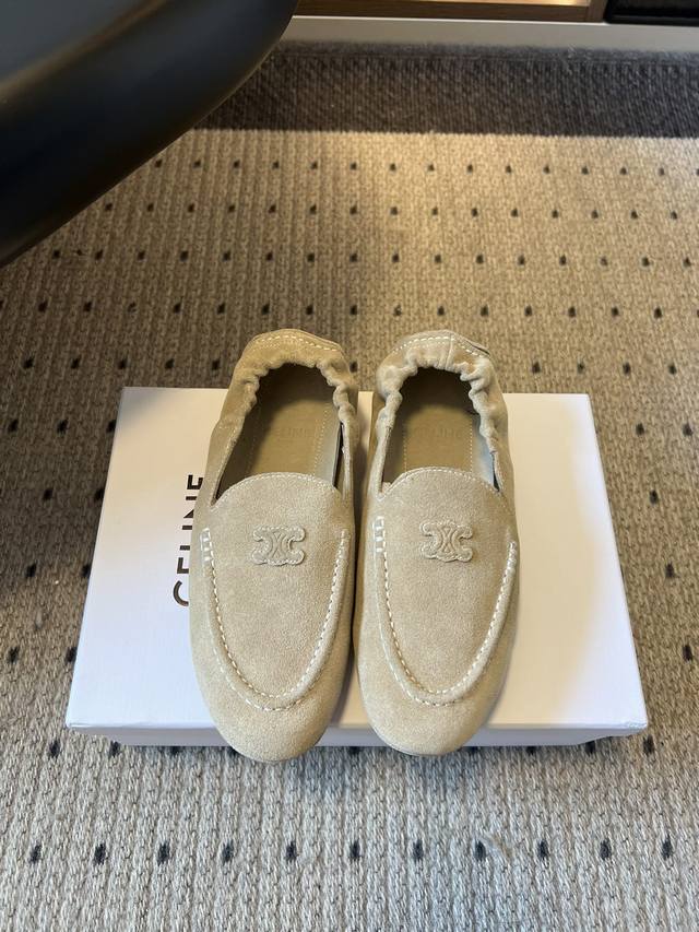 Top-quality Celin* 25Ss new slip-on loafers DDD. A pair of Celine loafers is a m