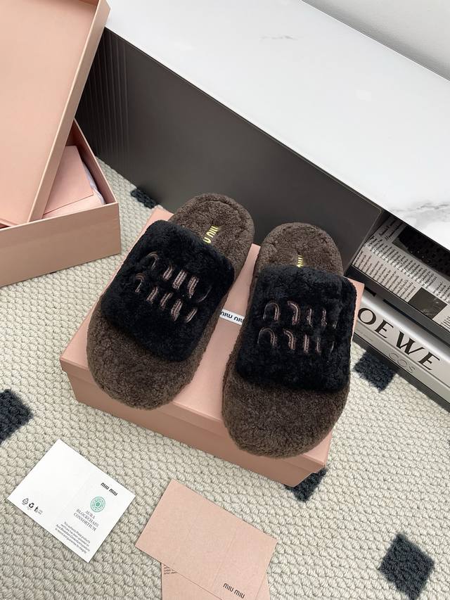 Miu Miu's new fall 25Wf lettered thick-soled wool slippers are a must-have this