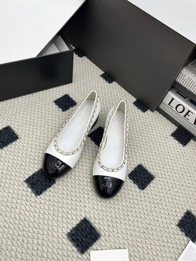 Chanel 25K new chain double C block heel shoes are perfect with both pants and s