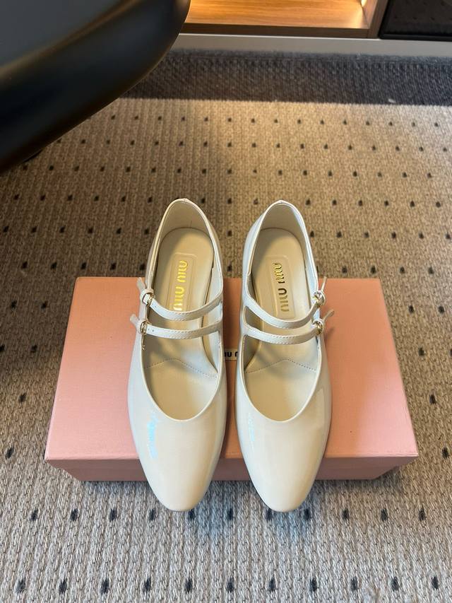 Miumiu25 Spring/Summer catwalk style chunky-heeled Mary Janes (DDD). Celebrities