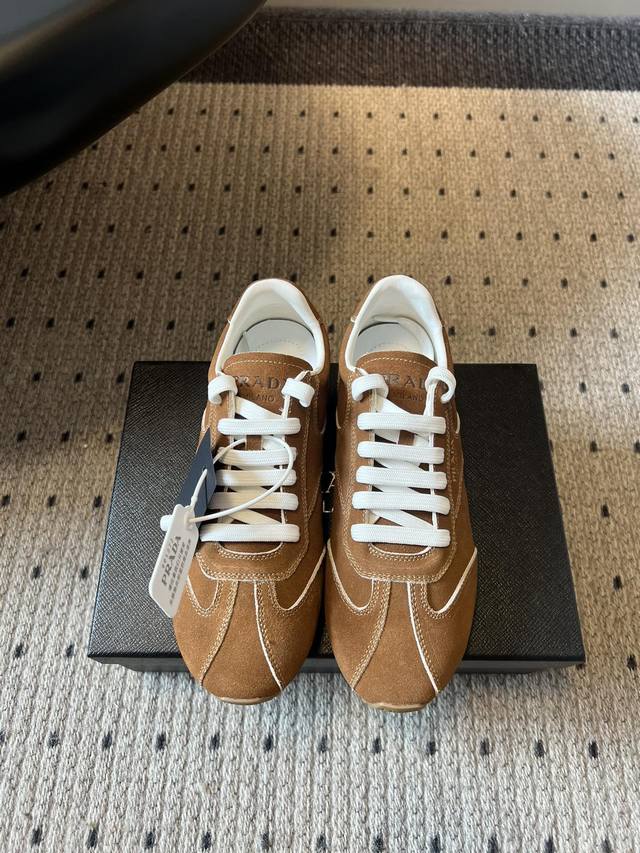 Prad* Prada Fw25 Showroom German Training Casual Shoes DDD. The sole is molded f