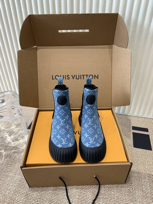 Louis Vuitton high-end custom 1:1 replica DDD. This classic model is worn by cel