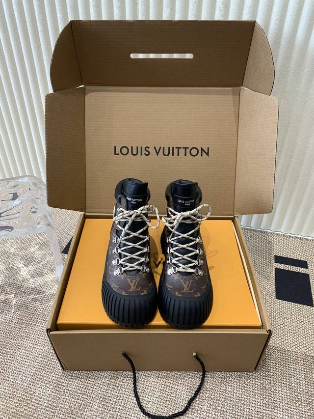 Louis Vuitton arched sole big toe boots top version, the boot sole increases 5cm